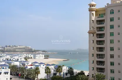 Apartment - 3 Bedrooms - 4 Bathrooms for sale in Al Tamr - Shoreline Apartments - Palm Jumeirah - Dubai