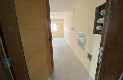 Apartment - 1 Bedroom - 1 Bathroom for rent in Qasimia 10 building - Al Mahatta - Al Qasimia - Sharjah