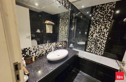 Apartment - 1 Bedroom - 2 Bathrooms for sale in Bay's Edge - Business Bay - Dubai