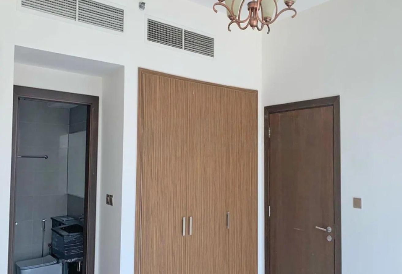 Ready to Move I Spacious I Family Building