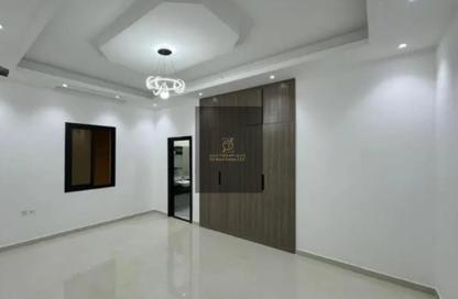 Villa - 4 - 5 for rent in Al Zaheya Gardens - Al Zahya - Ajman