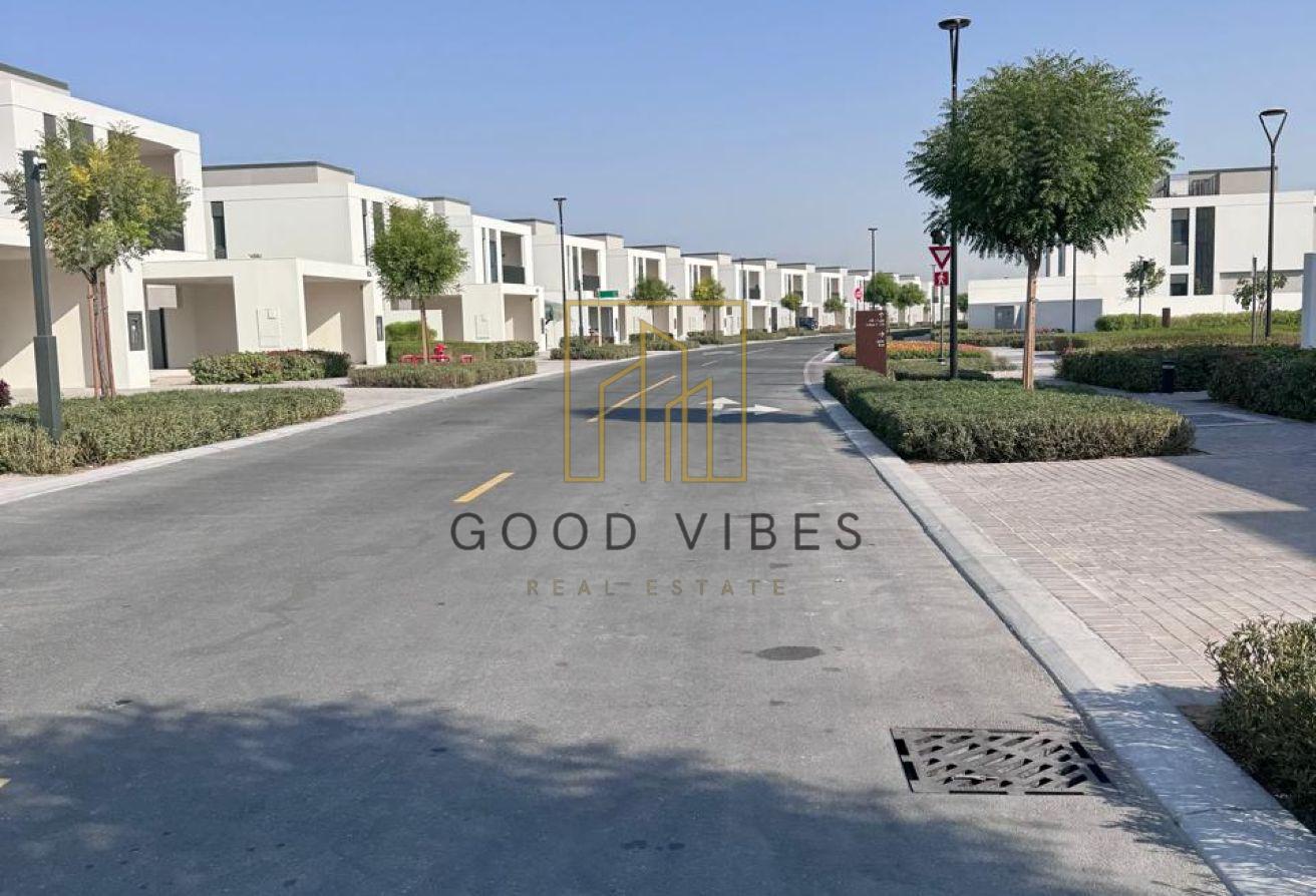 GOLF COURSE VIEW| BIG PLOT I BRAND NEW photo 15