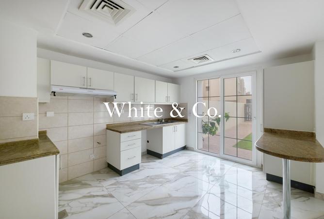 Vacant Now | 2 Bed + Study | Upgraded