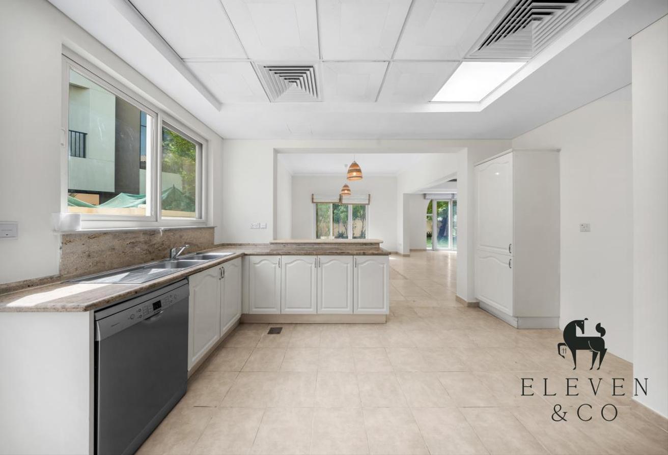 5 BED PLUS MAIDS | PRIME LOCATION | VACANT NOW photo 6