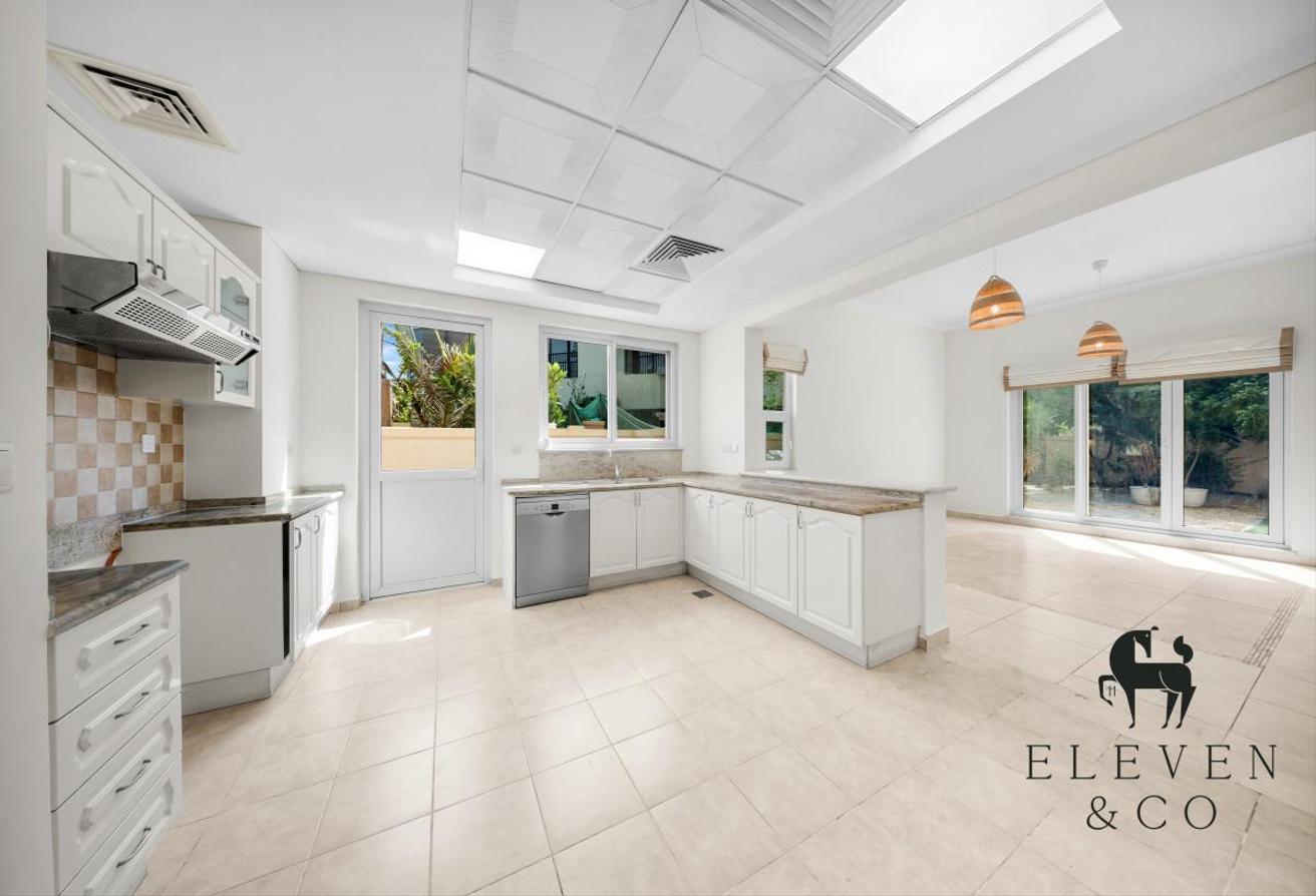 5 BED PLUS MAIDS | PRIME LOCATION | VACANT NOW photo 5