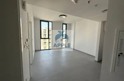 شقة - غرفة نوم - 2 حمامات للايجار في إيست فييليدج - الجادة - الشارقة