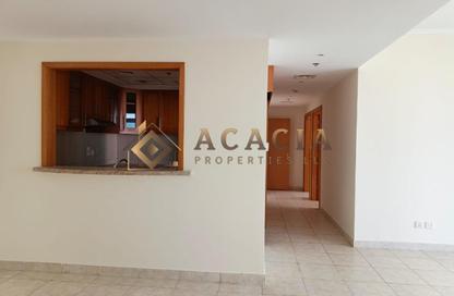 Apartment - 2 Bedrooms - 2 Bathrooms for rent in The Links East Tower - The Links - The Views - Dubai
