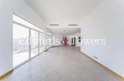 Apartment - 3 Bedrooms - 3 Bathrooms for rent in Al Nabat - Shoreline Apartments - Palm Jumeirah - Dubai
