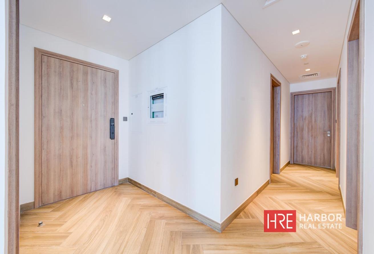 3 Parking Spots | Plus Maid’s Room | Boulevard View photo 17