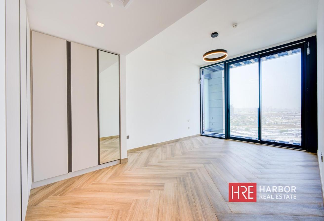 3 Parking Spots | Plus Maid’s Room | Boulevard View photo 14
