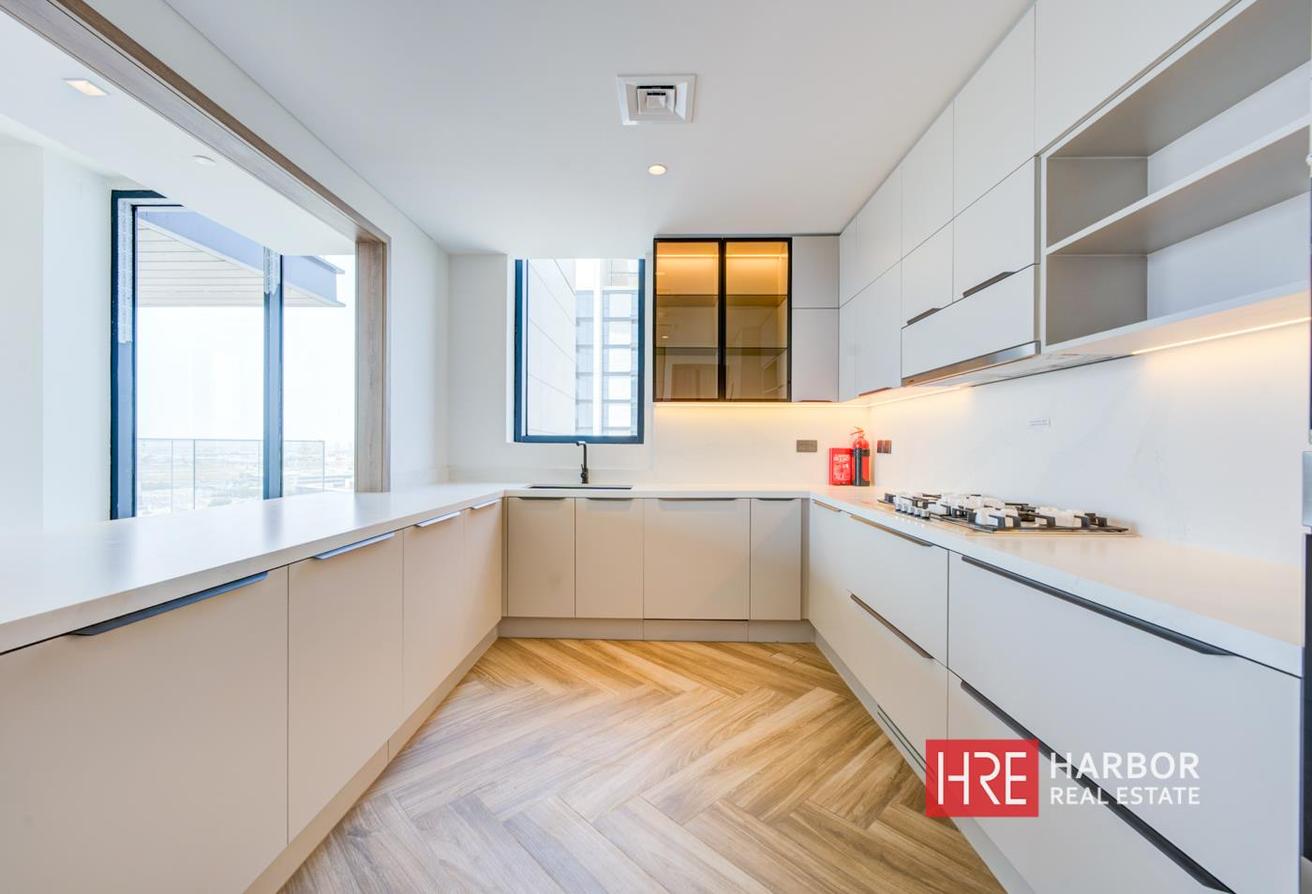 3 Parking Spots | Plus Maid’s Room | Boulevard View photo 7
