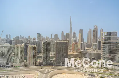 شقة - غرفة نوم - 1 حمام للايجار في رأسًا على عقب - الخليج التجاري - دبي