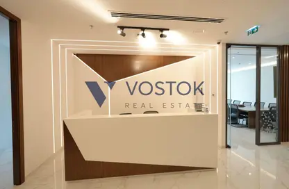 مكتب - غرفة نوم - 1 حمام للايجار في برج أوبوس - الخليج التجاري - دبي