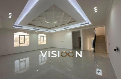 Villa - 5 Bedrooms - 7 Bathrooms for rent in Al Aweer 1 - Al Aweer - Dubai