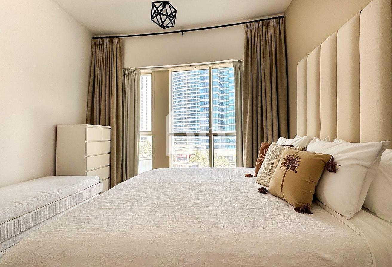 1BR Furnished | Lake View | Mid Floor photo 24