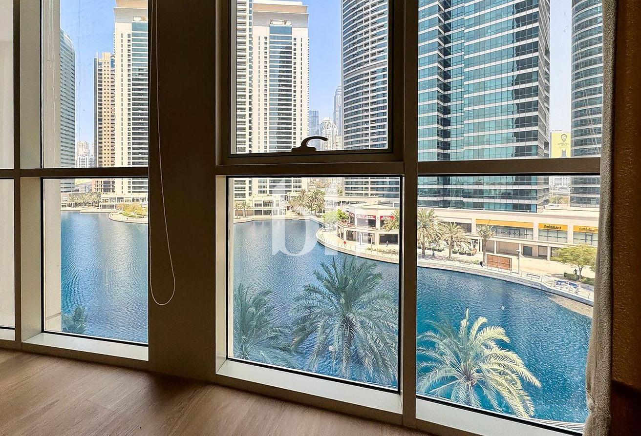 1BR Furnished | Lake View | Mid Floor photo 2
