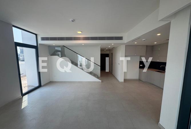 Close to Amenities | Modern Villa | Multiple Options photo 3