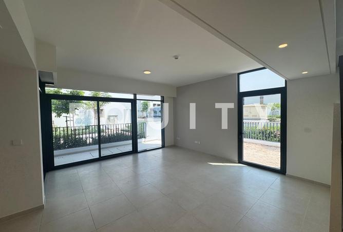 Close to Amenities | Modern Villa | Multiple Options photo 2