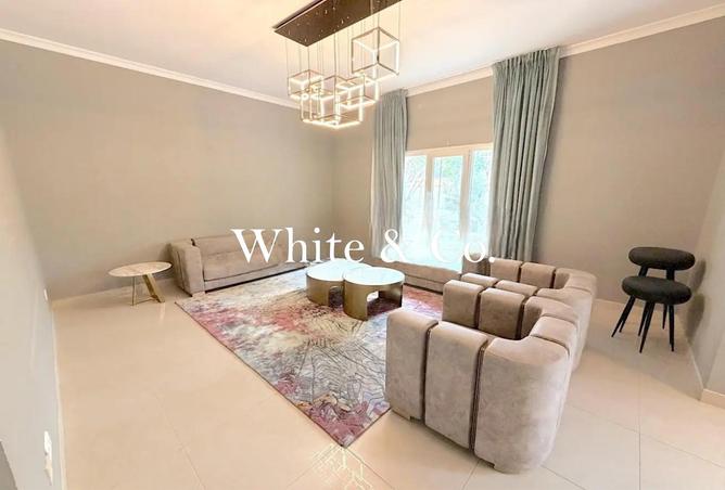 98242935 - Property Image 3