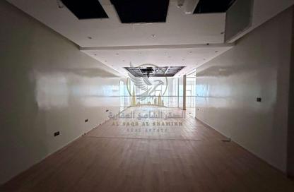 Shop - Studio - 2 for rent in Industrial Building 13 - Industrial Area 13 - Sharjah Industrial Area - Sharjah