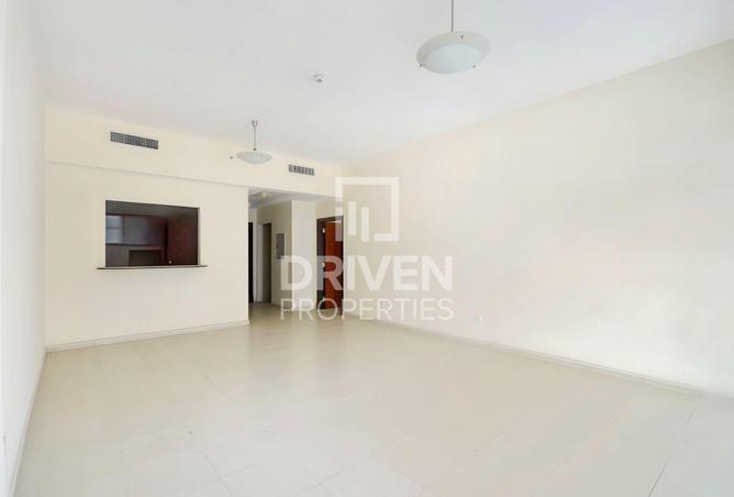 87860207 - Property Main Image