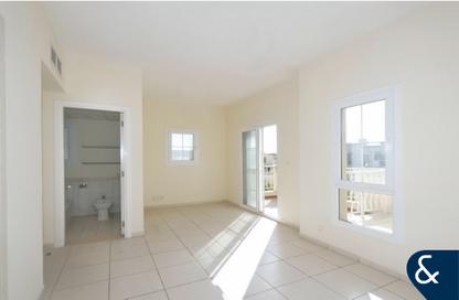 Villa - 2 Bedrooms - 2 Bathrooms for rent in Springs 9 - The Springs - Dubai
