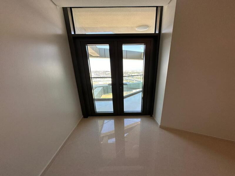MID FLOOR | NEGOTIABLE | OPEN VIEW gallery image