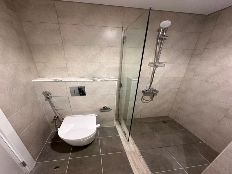 MID FLOOR | NEGOTIABLE | OPEN VIEW gallery image