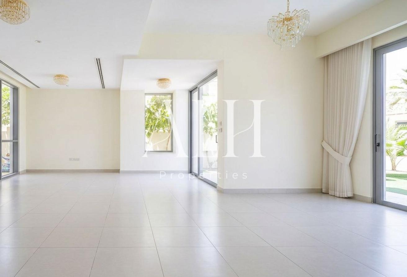 Private Pool | Extended 4 bed | Enclosed Kitchen photo 4