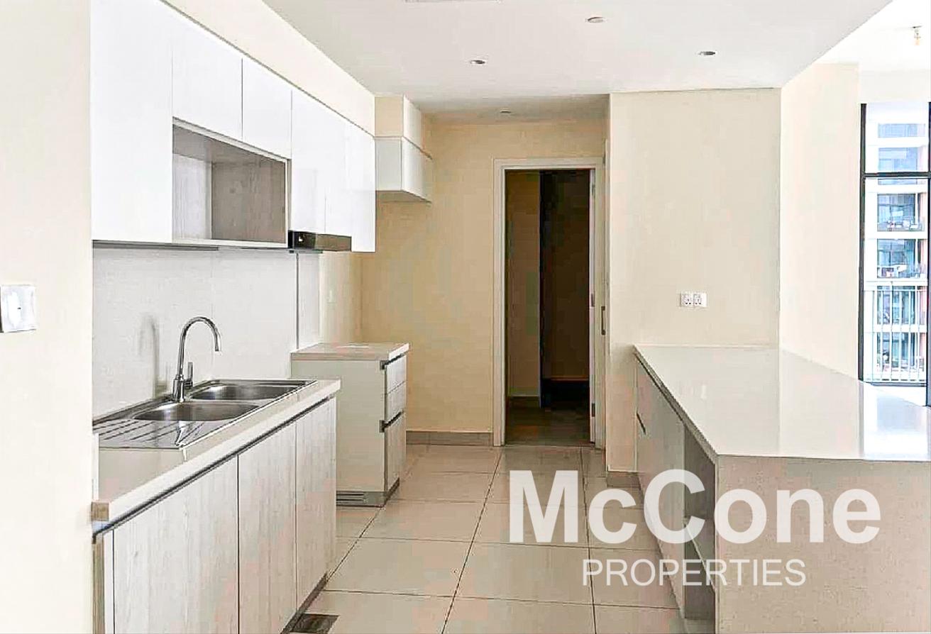Vacant | Open Kitchen | Pool Facing photo 5