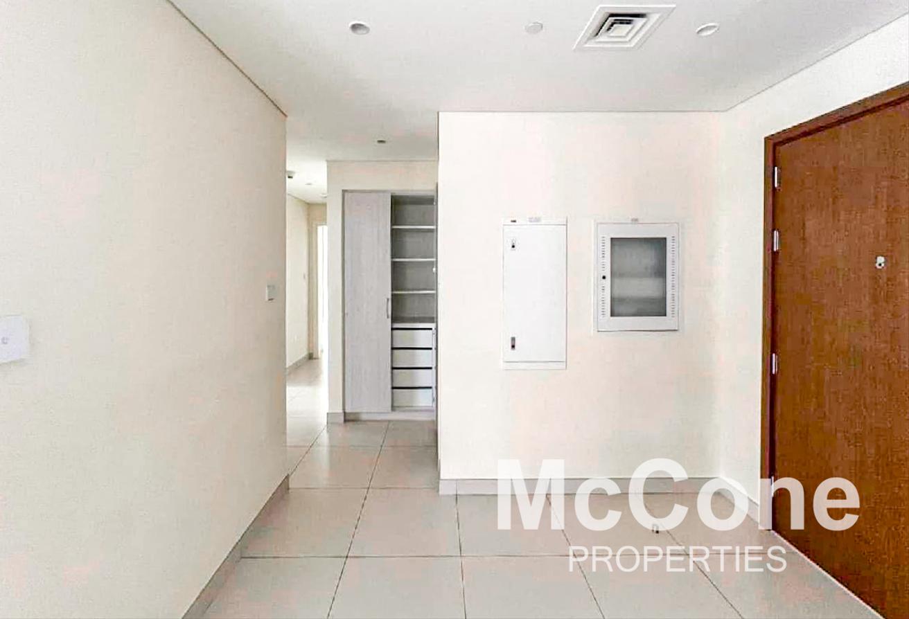 Vacant | Open Kitchen | Pool Facing photo 9