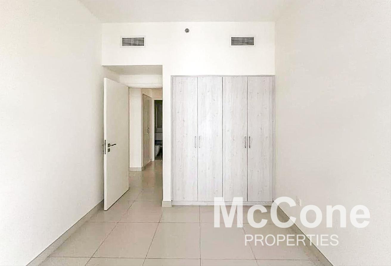 Vacant | Open Kitchen | Pool Facing photo 8
