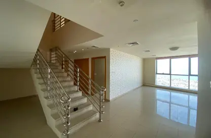 دوبلكس - 4 غرف نوم - 6 حمامات للايجار في برج جلفار السكني - ابراج جلفار - النخيل - رأس الخيمة