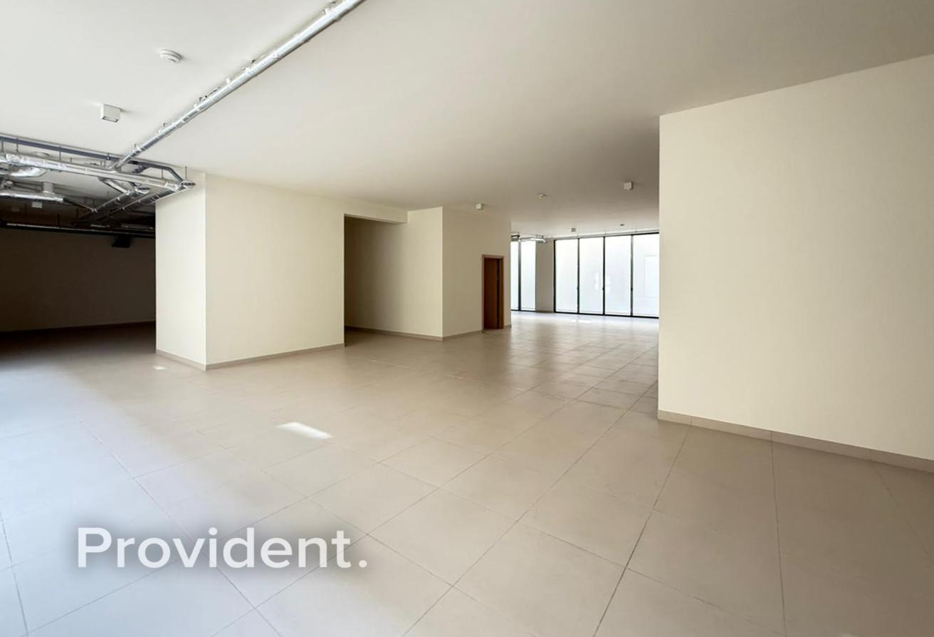 5BR Villa | Vacant | Unfurnished | Spacious photo 5