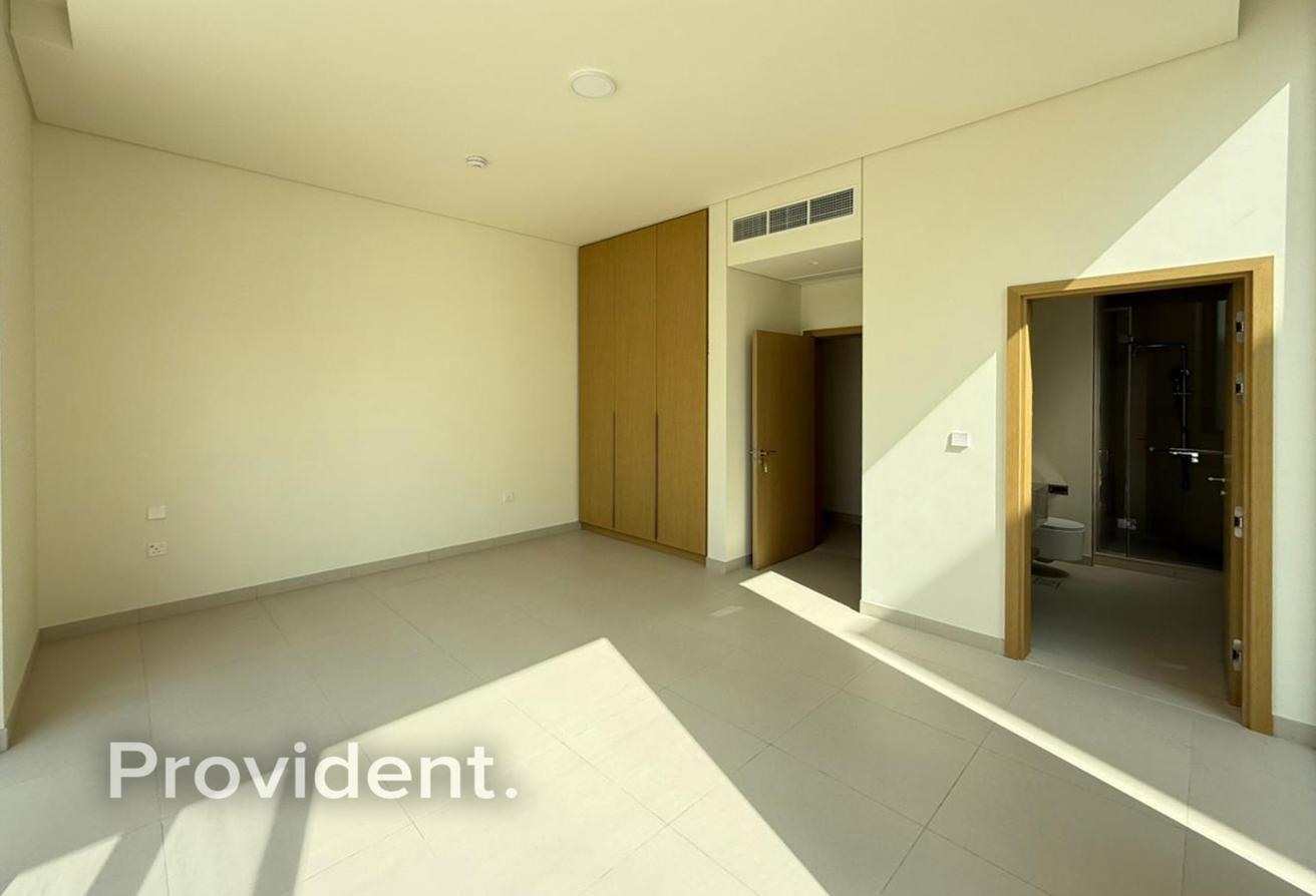 5BR Villa | Vacant | Unfurnished | Spacious photo 12