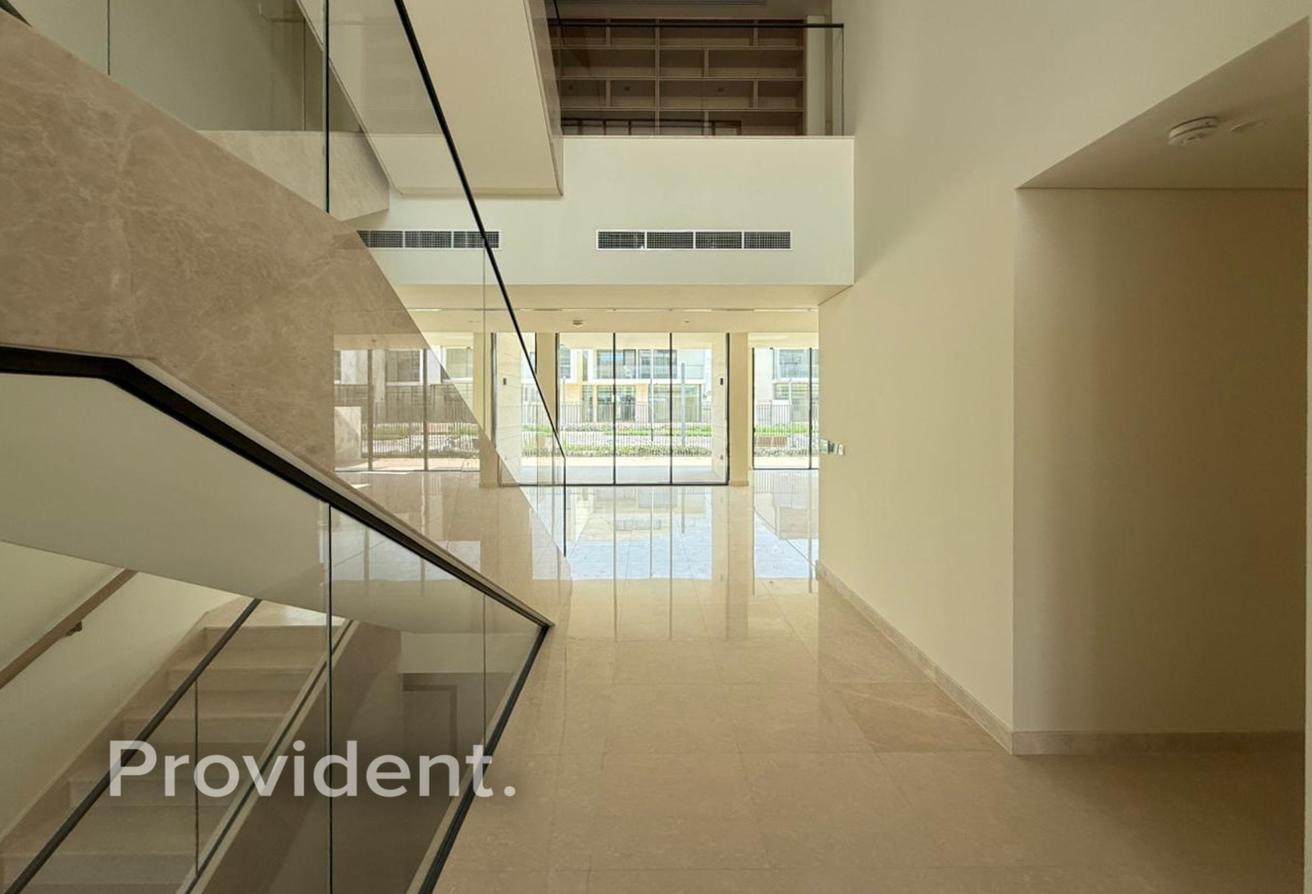 5BR Villa | Vacant | Unfurnished | Spacious photo 13