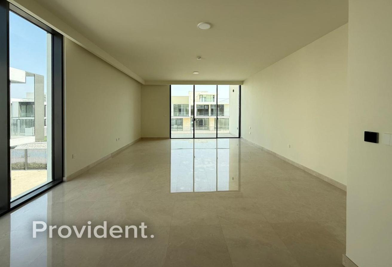 5BR Villa | Vacant | Unfurnished | Spacious photo 8