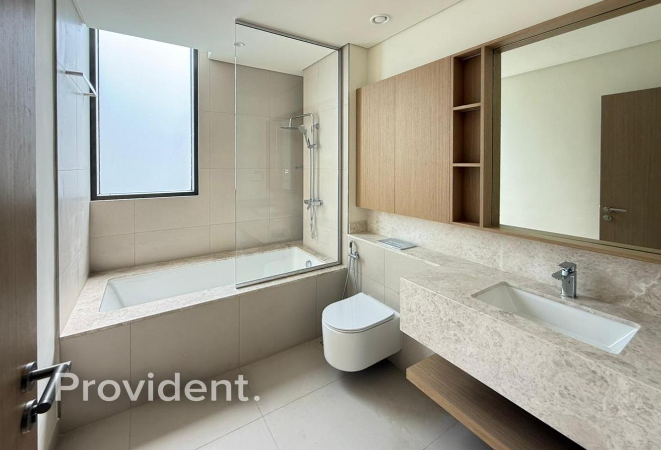5BR Villa | Vacant | Unfurnished | Spacious photo 6