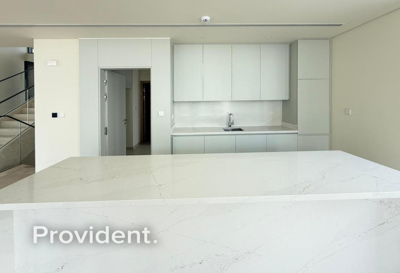 5BR Villa | Vacant | Unfurnished | Spacious photo 11