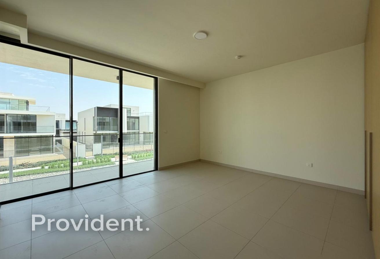 5BR Villa | Vacant | Unfurnished | Spacious photo 4