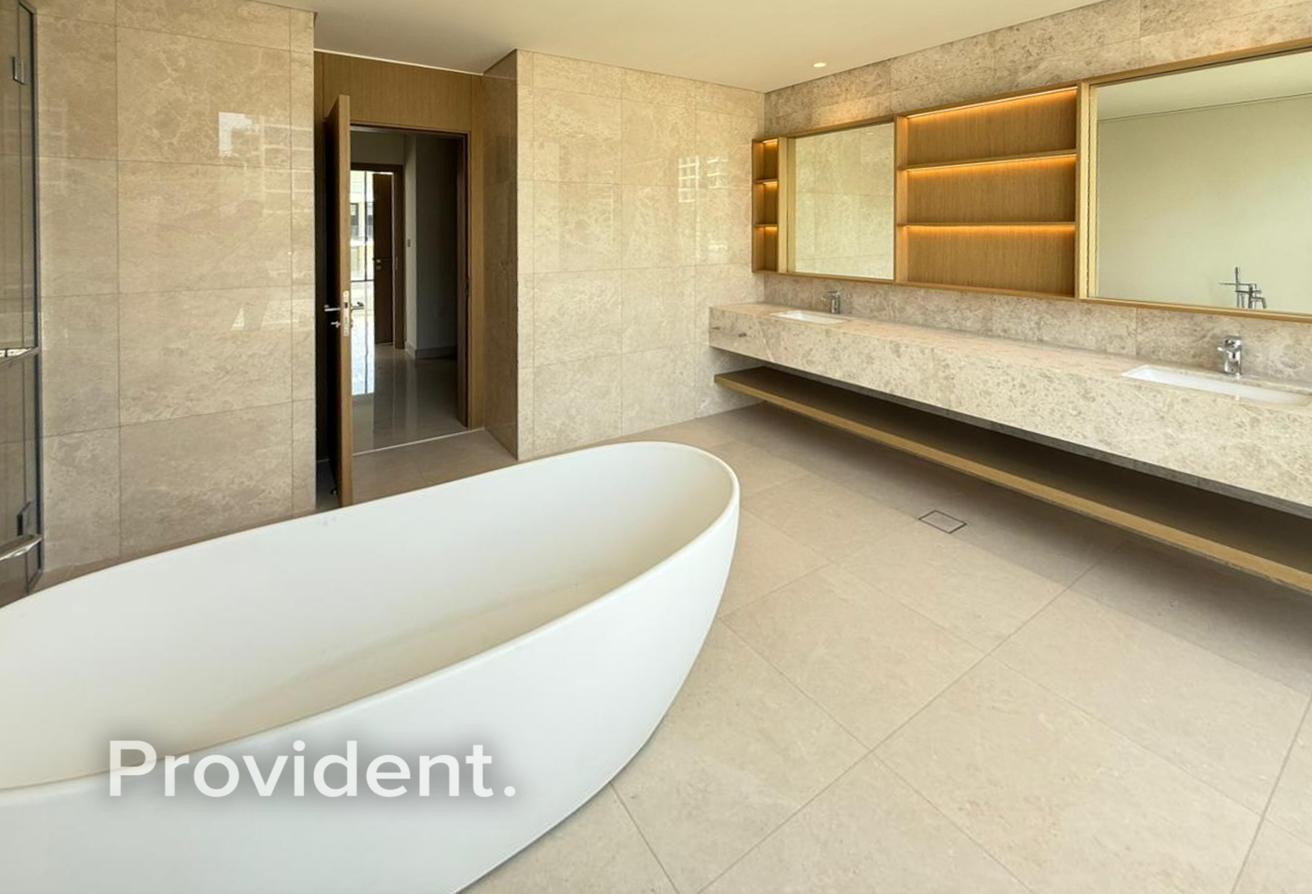 5BR Villa | Vacant | Unfurnished | Spacious photo 14