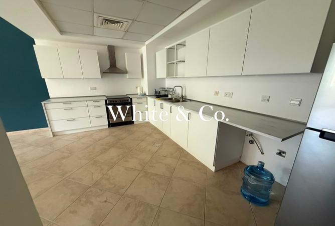 Vacant | 1 Bed | Elite Location | Spacious photo 2