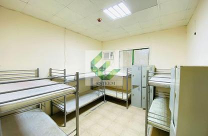 Labor Camp - Studio - 7+ for rent in M-33 - Mussafah Industrial Area - Mussafah - Abu Dhabi