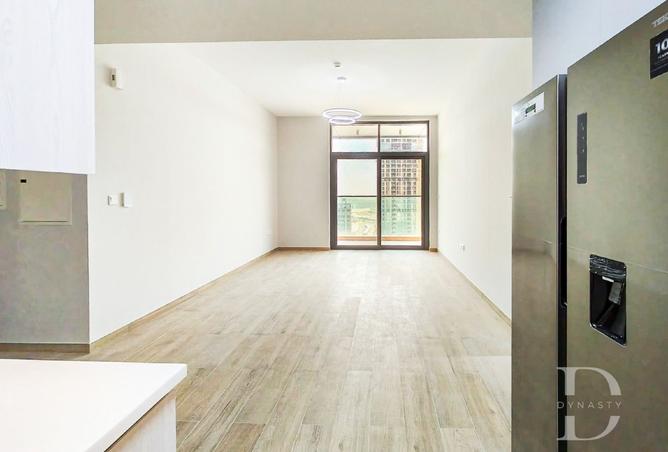 Brand New /Spacious /Prime Location/Avaliable now photo 3