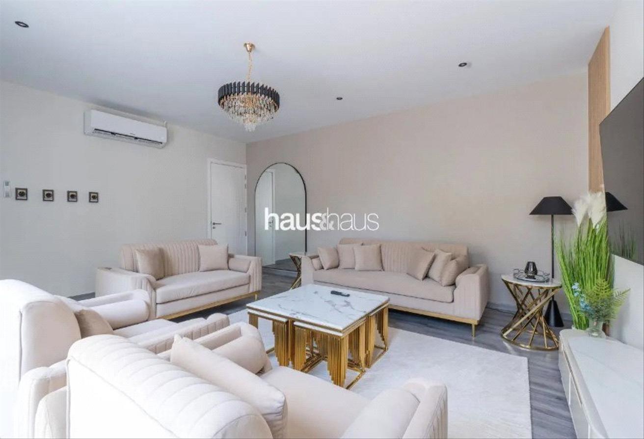 Gorgeous Family Home | Fully Upgraded | Furnished photo 7