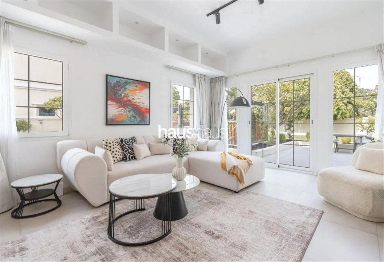 Gorgeous Family Home | Fully Upgraded | Furnished photo 3