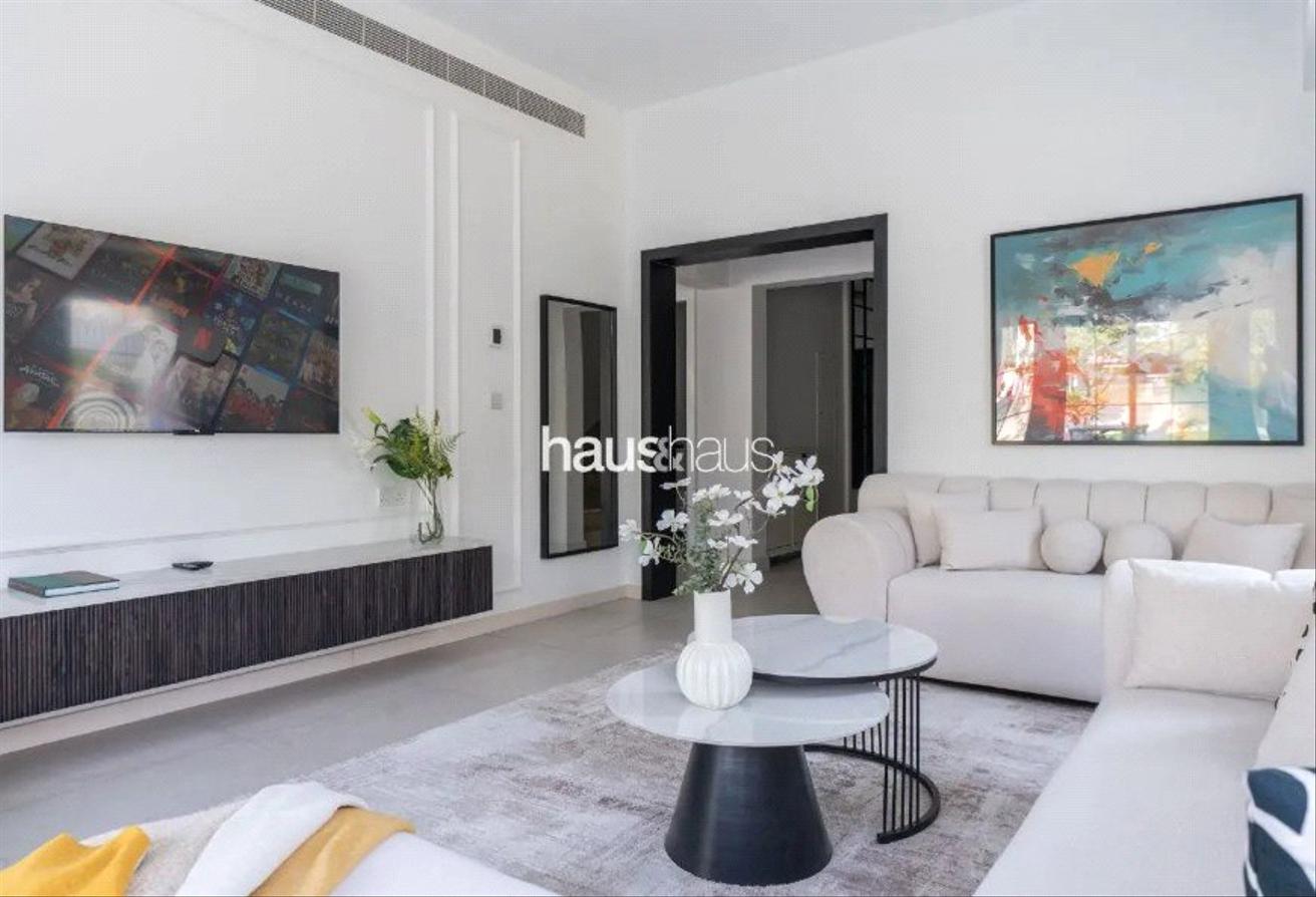 Gorgeous Family Home | Fully Upgraded | Furnished photo 6