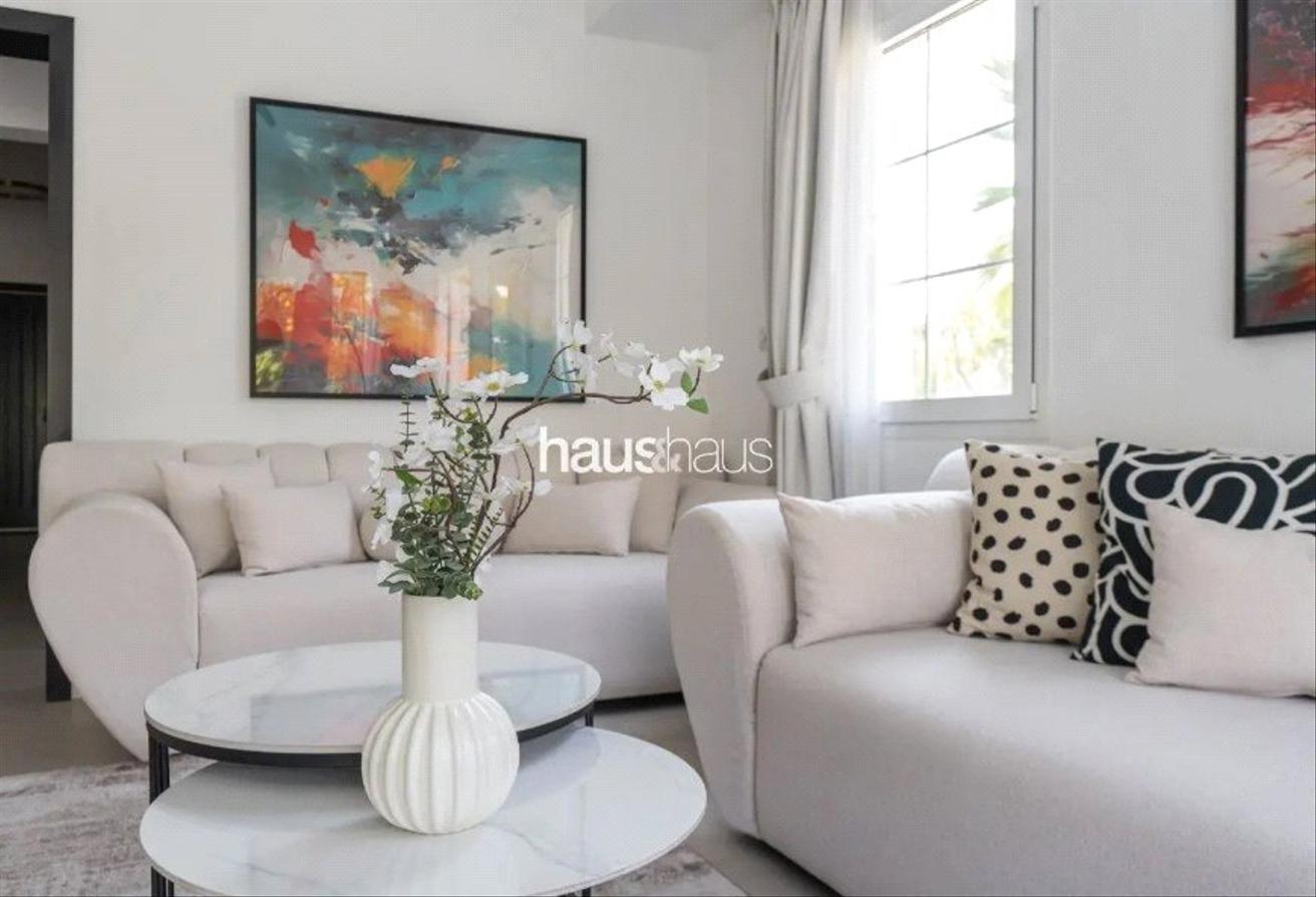 Gorgeous Family Home | Fully Upgraded | Furnished photo 8
