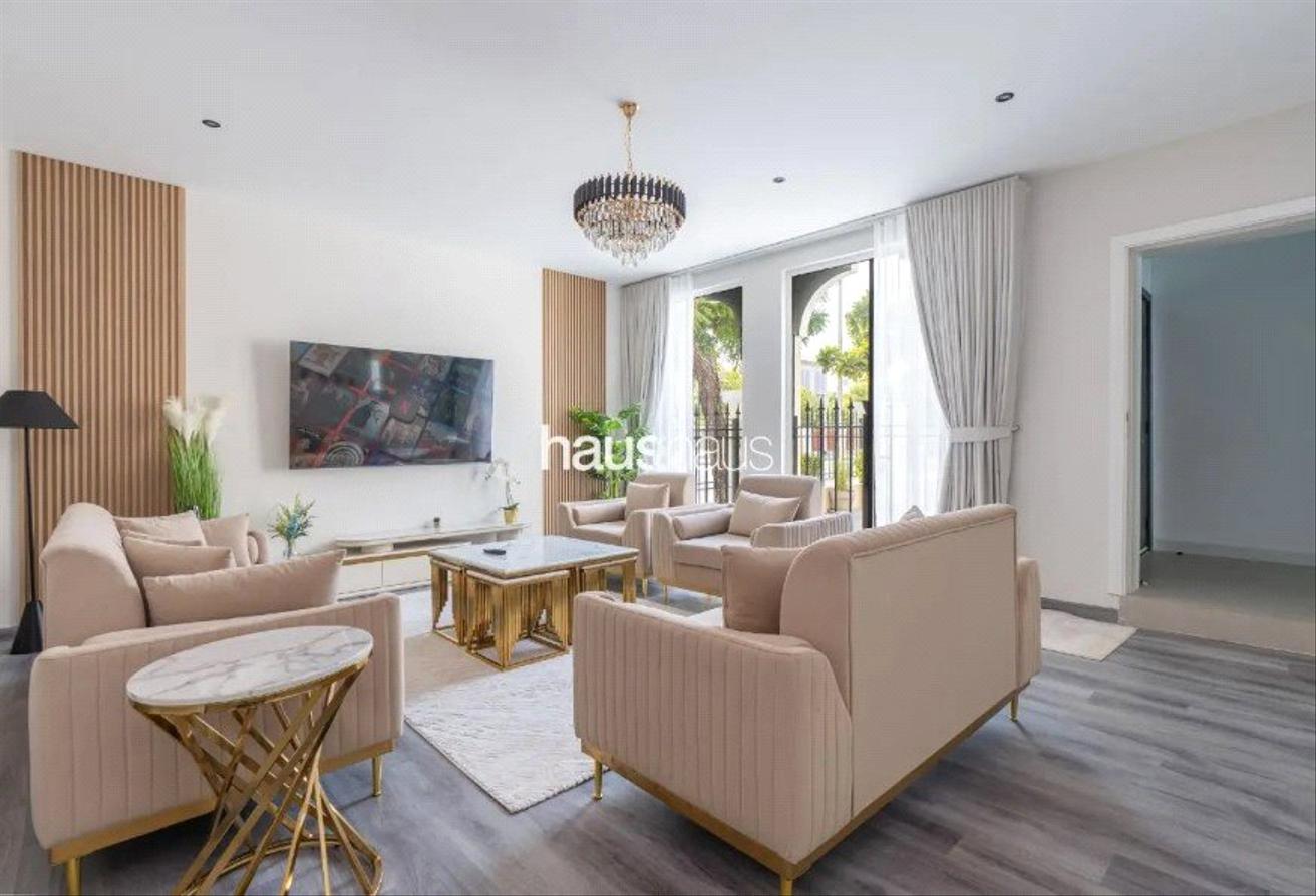 Gorgeous Family Home | Fully Upgraded | Furnished photo 5
