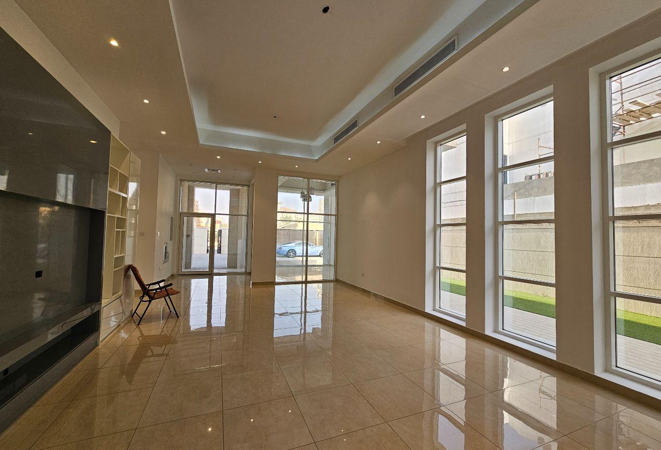 Luxury 5BR | Large living room| Garden photo 2